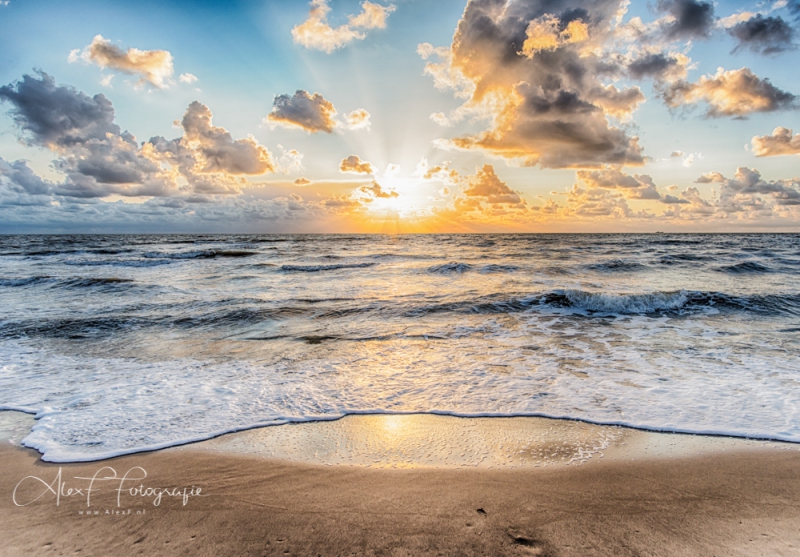 Zonnestralen-op-de-Noordzee_-127x80